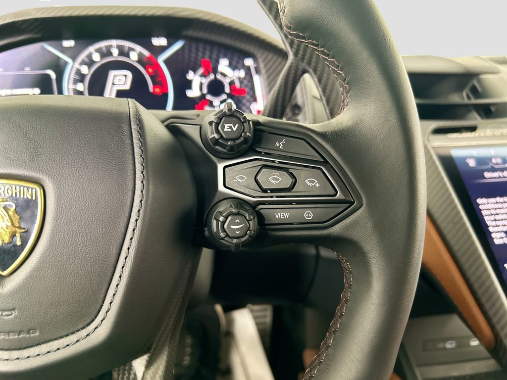 Used 2024 Lamborghini Revuelto AWD/4WD image 12