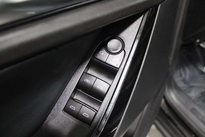 Used 2025 Chevrolet Equinox LT image 18