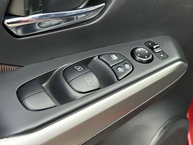 Used 2020 Nissan Kicks SR image 17