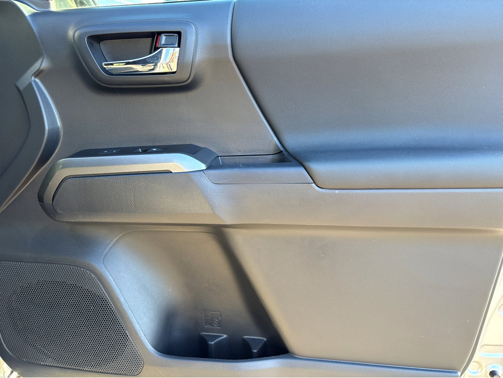 Used 2023 Toyota Tacoma TRD Off-Road image 10