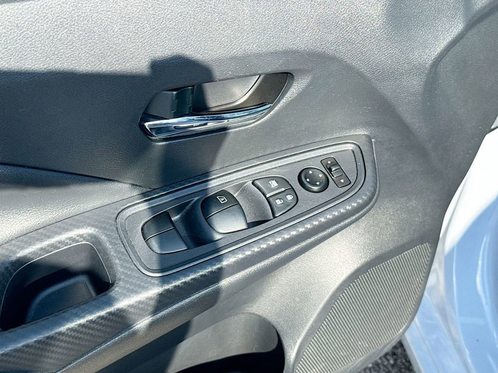 Used 2025 Nissan Versa SV image 17