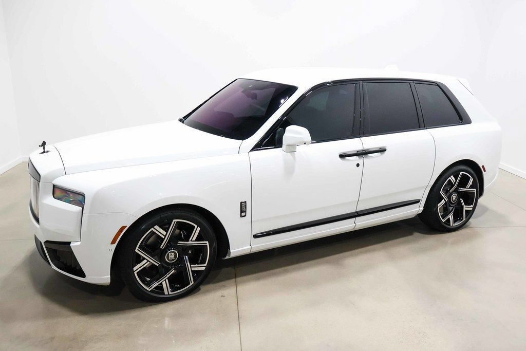 Used 2025 Rolls-Royce Cullinan Black Badge AWD/4WD image 4