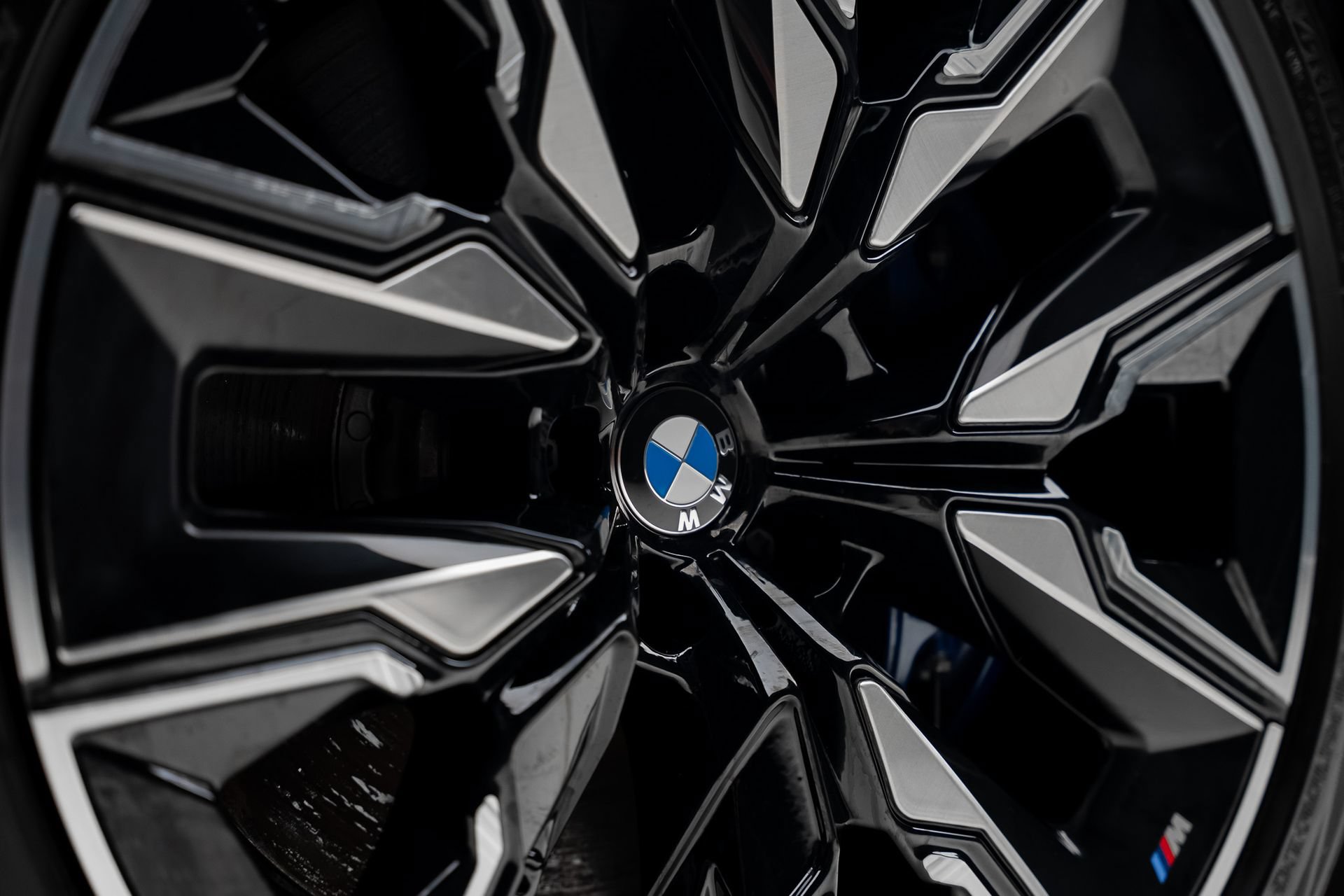 Used 2024 BMW i7 M70 AWD/4WD image 23