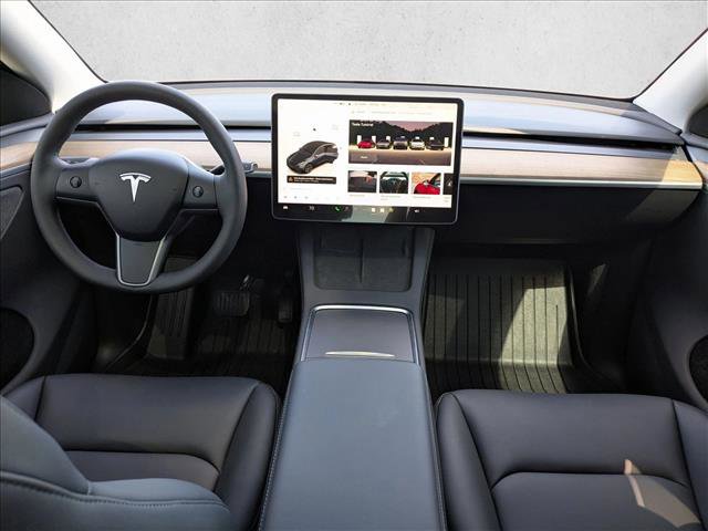 Used 2025 Tesla Model Y Long Range AWD/4WD image 17