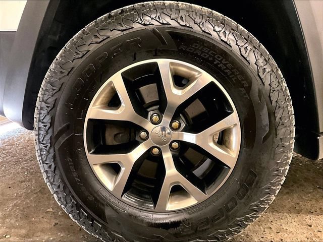 Used 2015 Jeep Cherokee Trailhawk w/ Leather Interior Group AWD/4WD image 9