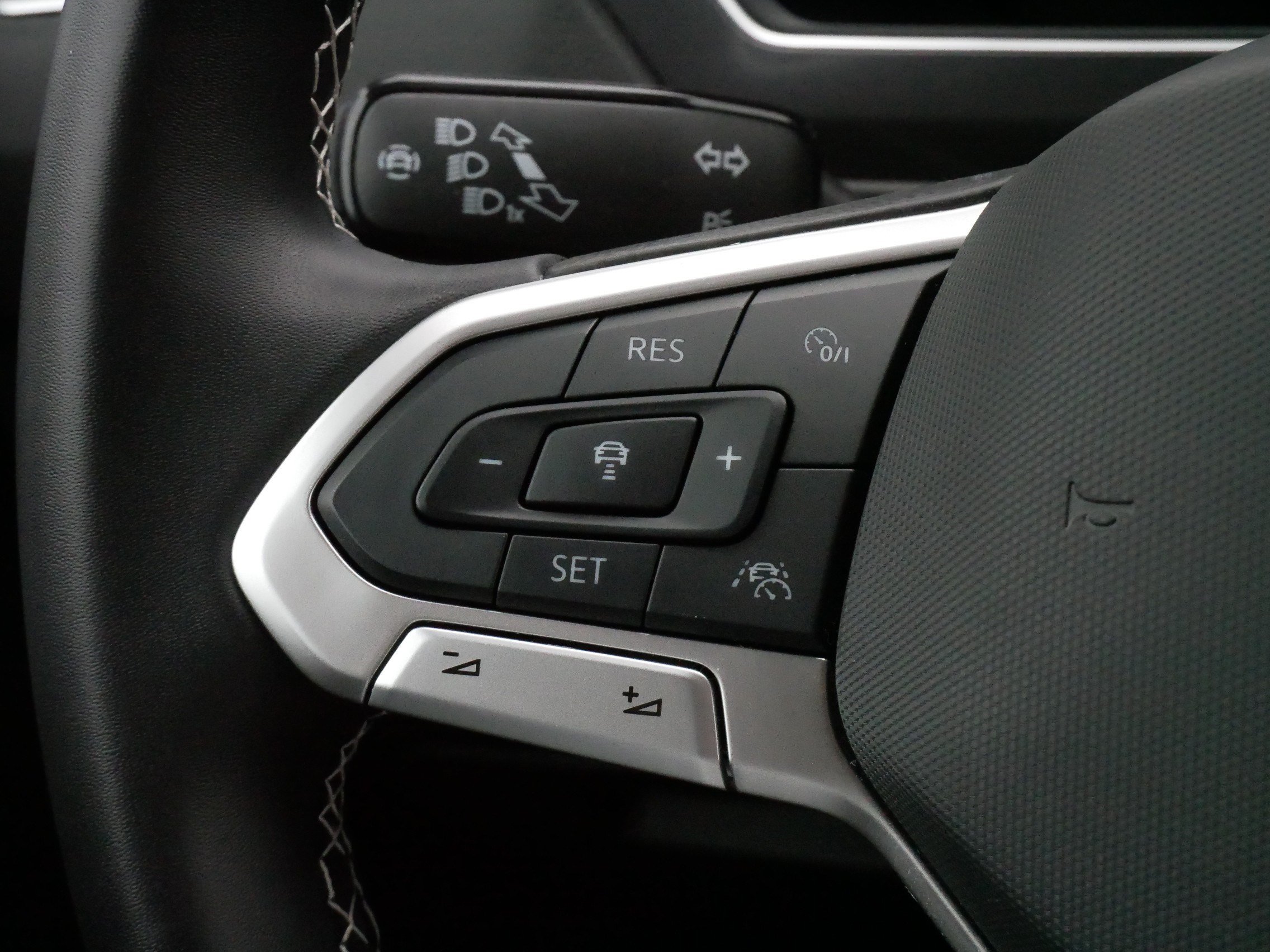 Certified 2024 Volkswagen Tiguan SE w/ MDO Package, Two-Row AWD/4WD image 25