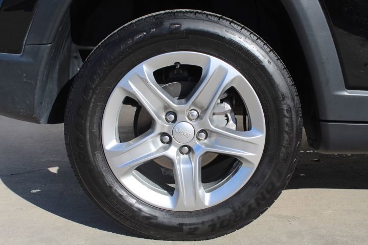 Used 2024 Jeep Compass Sport image 9