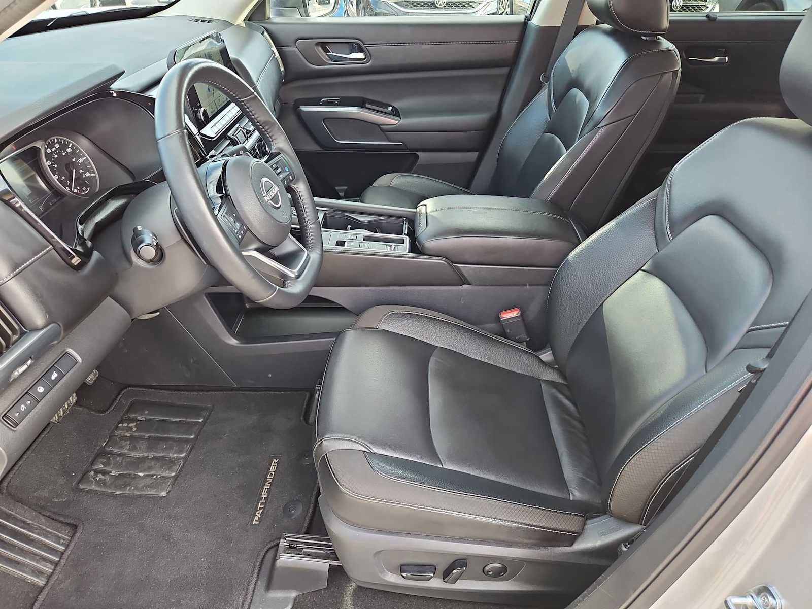 Used 2025 Nissan Pathfinder SL image 19