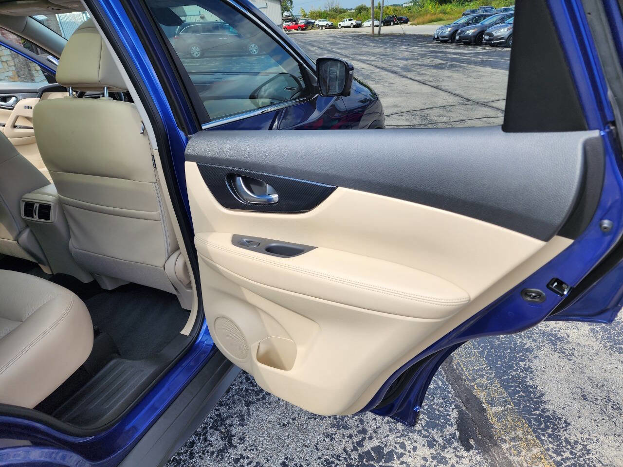 Used 2017 Nissan Rogue SL w/ SL Premium Package image 13