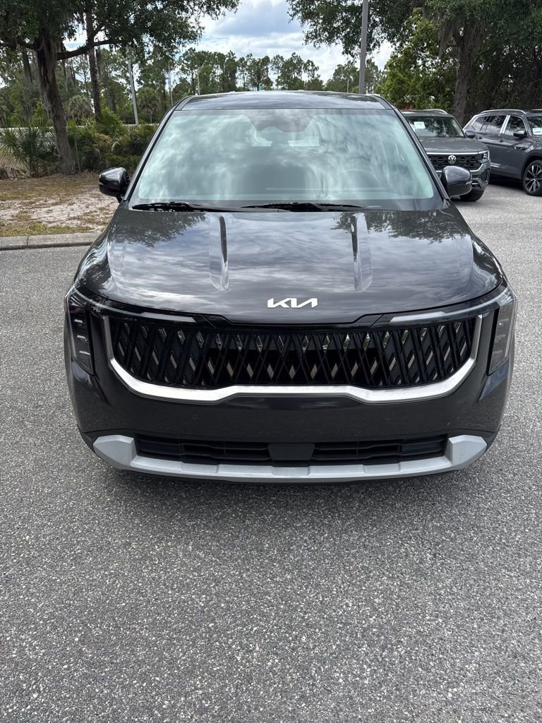 Used 2025 Kia Carnival image 3