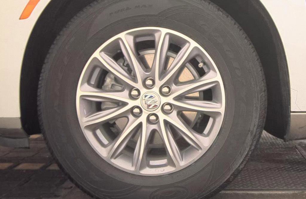 Used 2023 Buick Enclave Essence FWD image 15