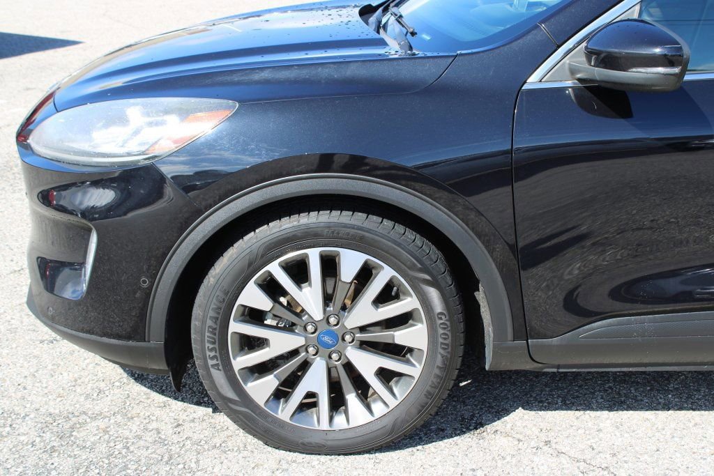 Used 2020 Ford Escape Titanium image 7