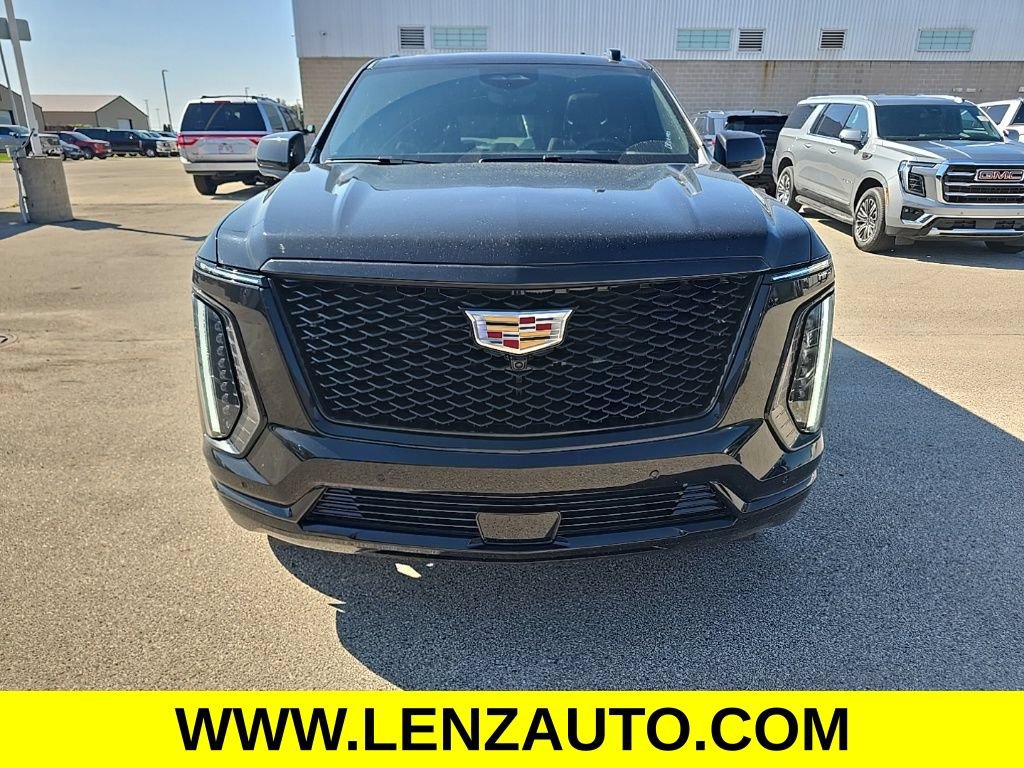 Used 2026 Cadillac Escalade ESV Sport AWD/4WD image 2