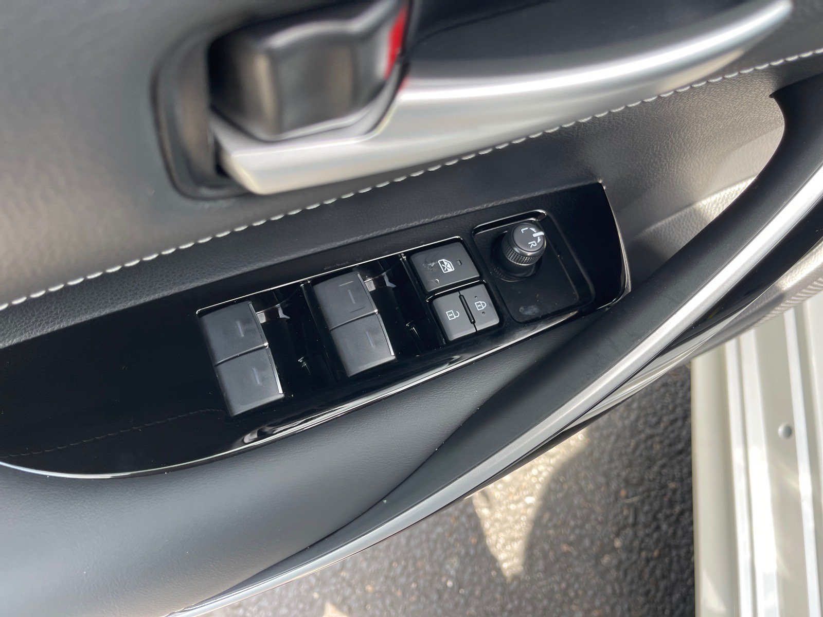 Used 2025 Toyota Corolla XSE FWD image 8
