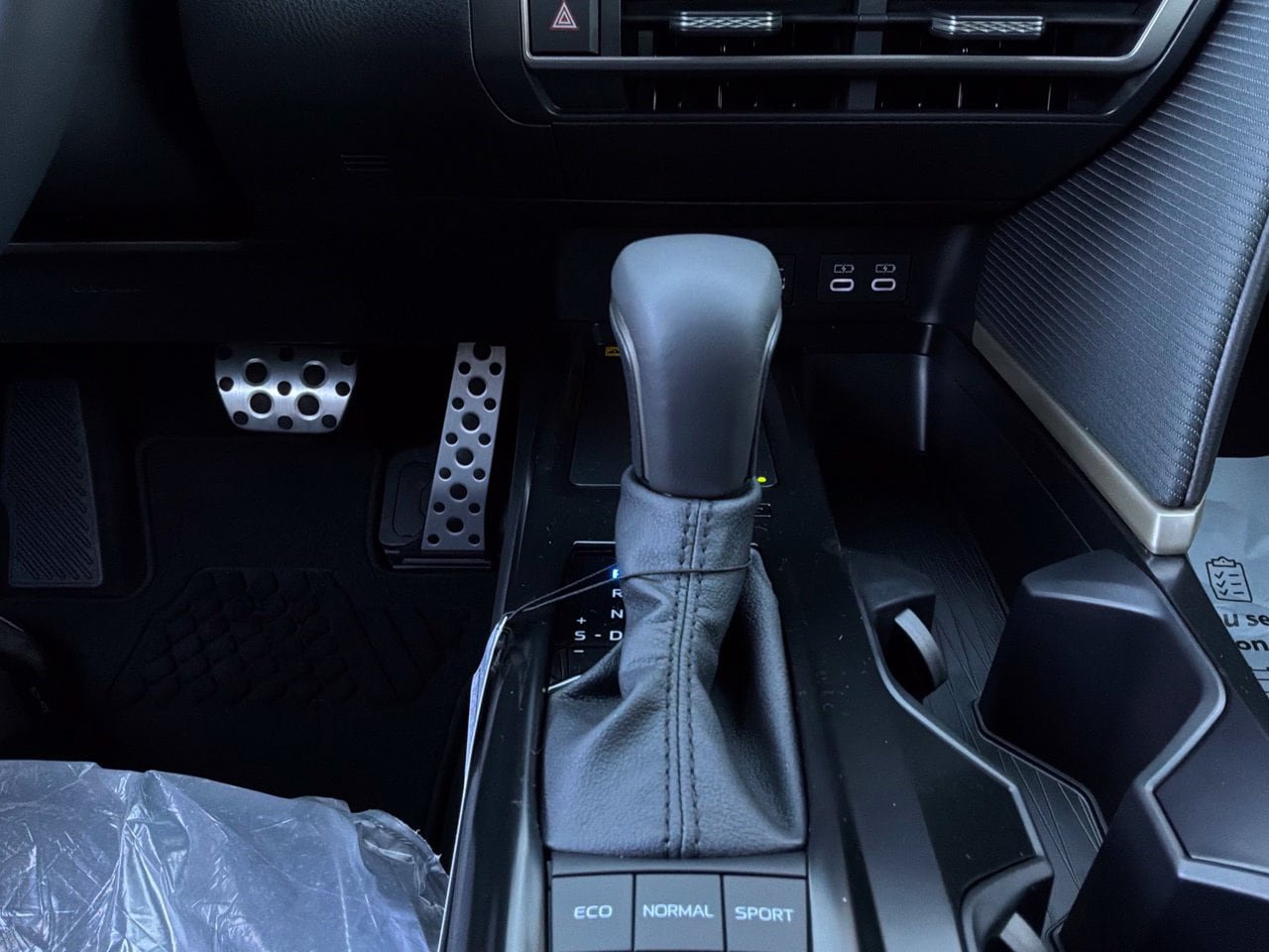 New 2026 Toyota Camry Hybrid FWD image 24
