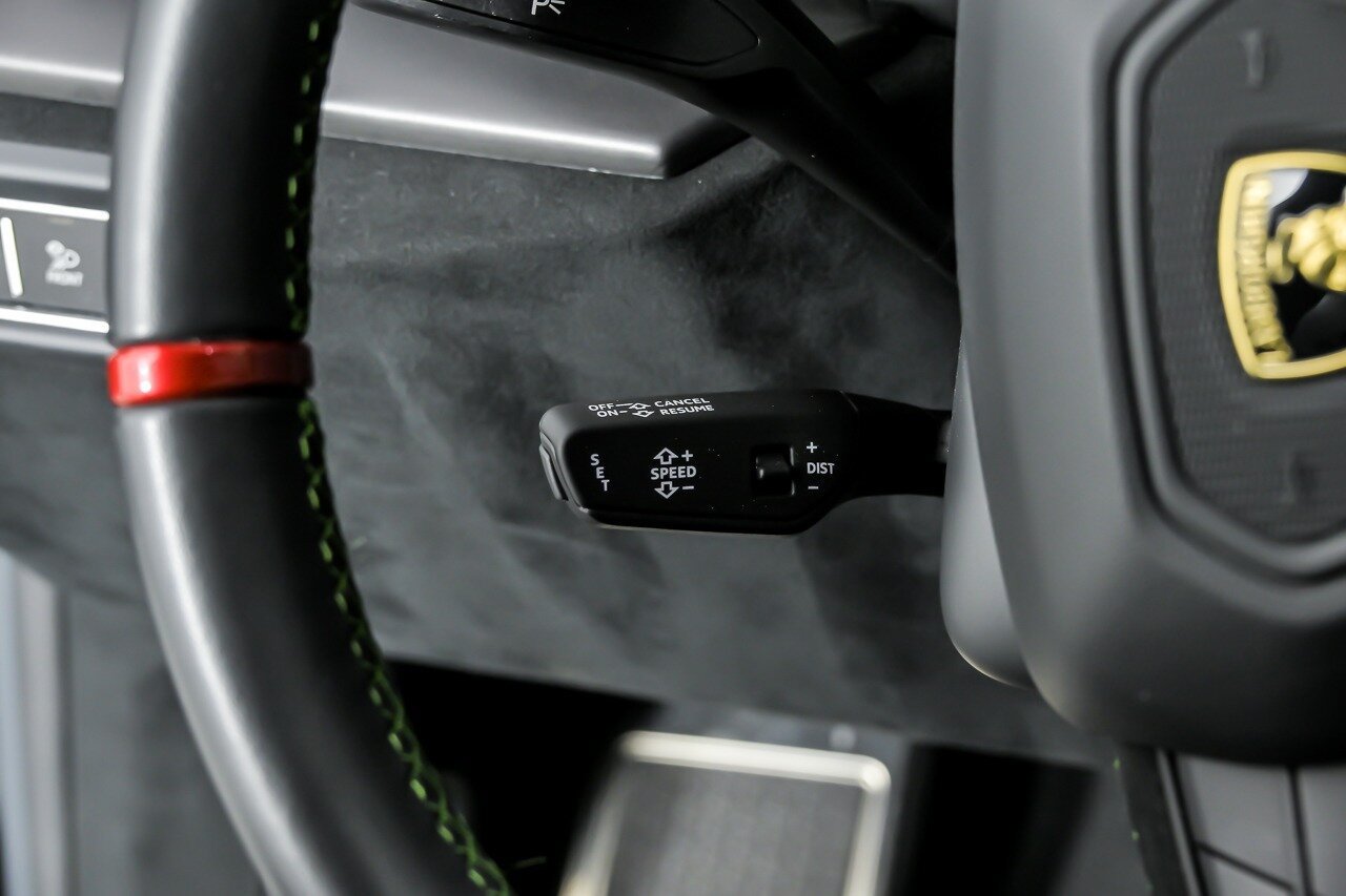 Used 2024 Lamborghini Urus Performante AWD/4WD image 30