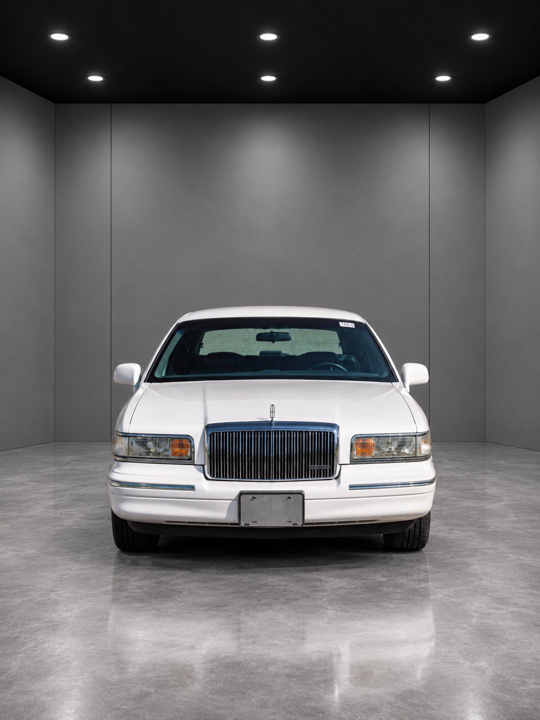 Used 1995 Lincoln Town Car Signature RWD image 2