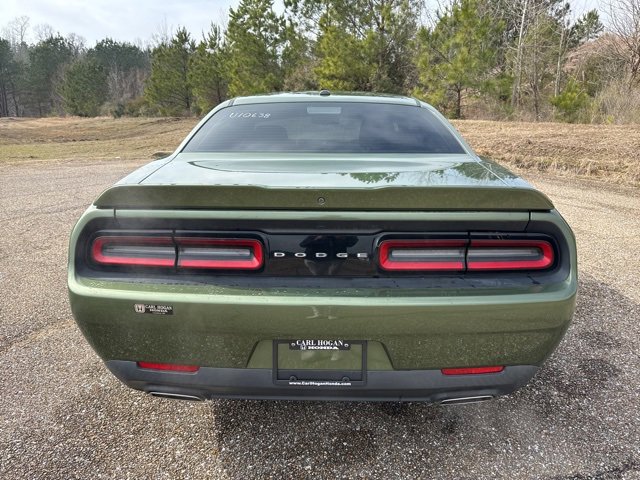 Used 2018 Dodge Challenger SXT image 8