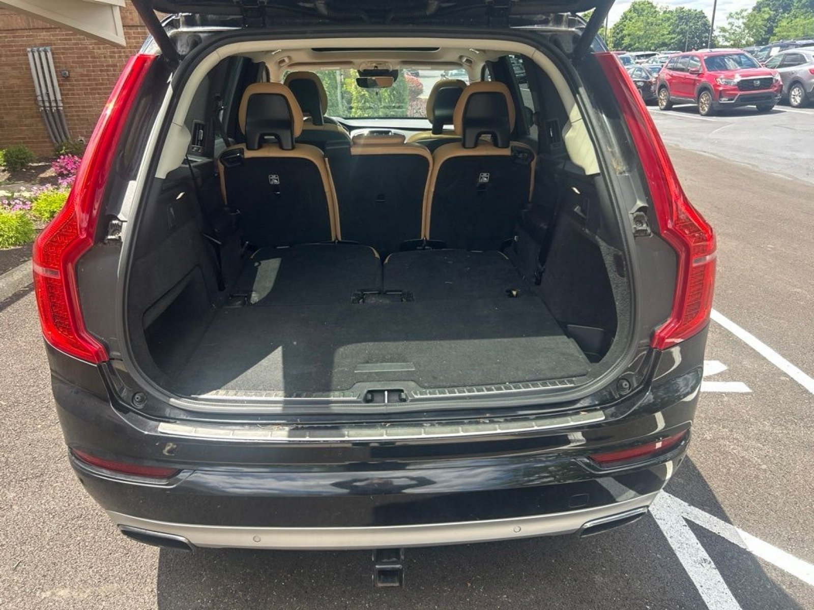 Used 2016 Volvo XC90 T6 Momentum w/ Momentum Plus Package AWD/4WD image 9