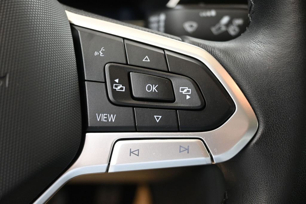 Used 2023 Volkswagen Jetta SE w/ Panoramic Sunroof Package FWD image 28