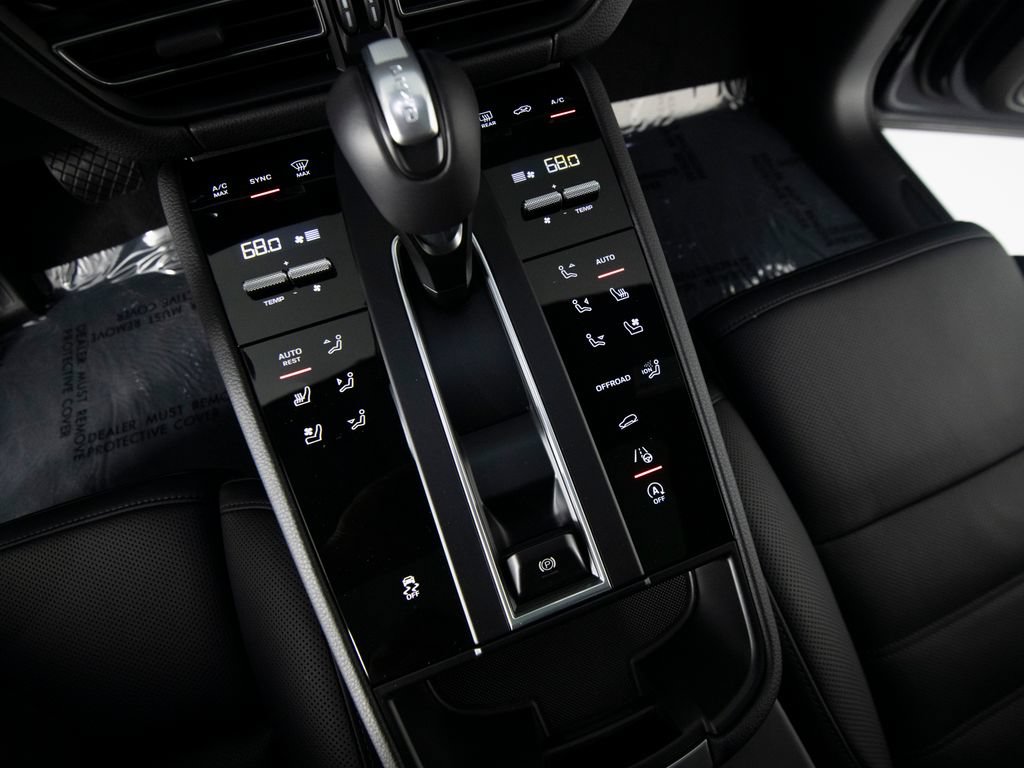 Certified 2026 Porsche Macan AWD/4WD image 29