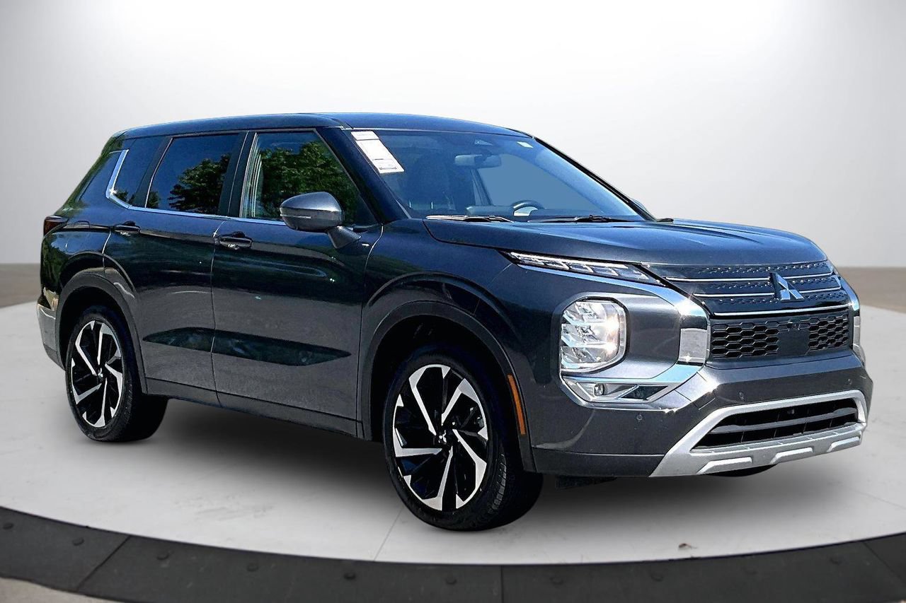 Used 2024 Mitsubishi Outlander SE FWD image 2