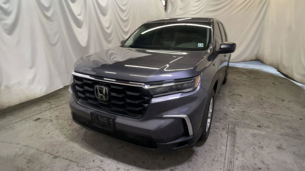 Used 2023 Honda Pilot LX image 3