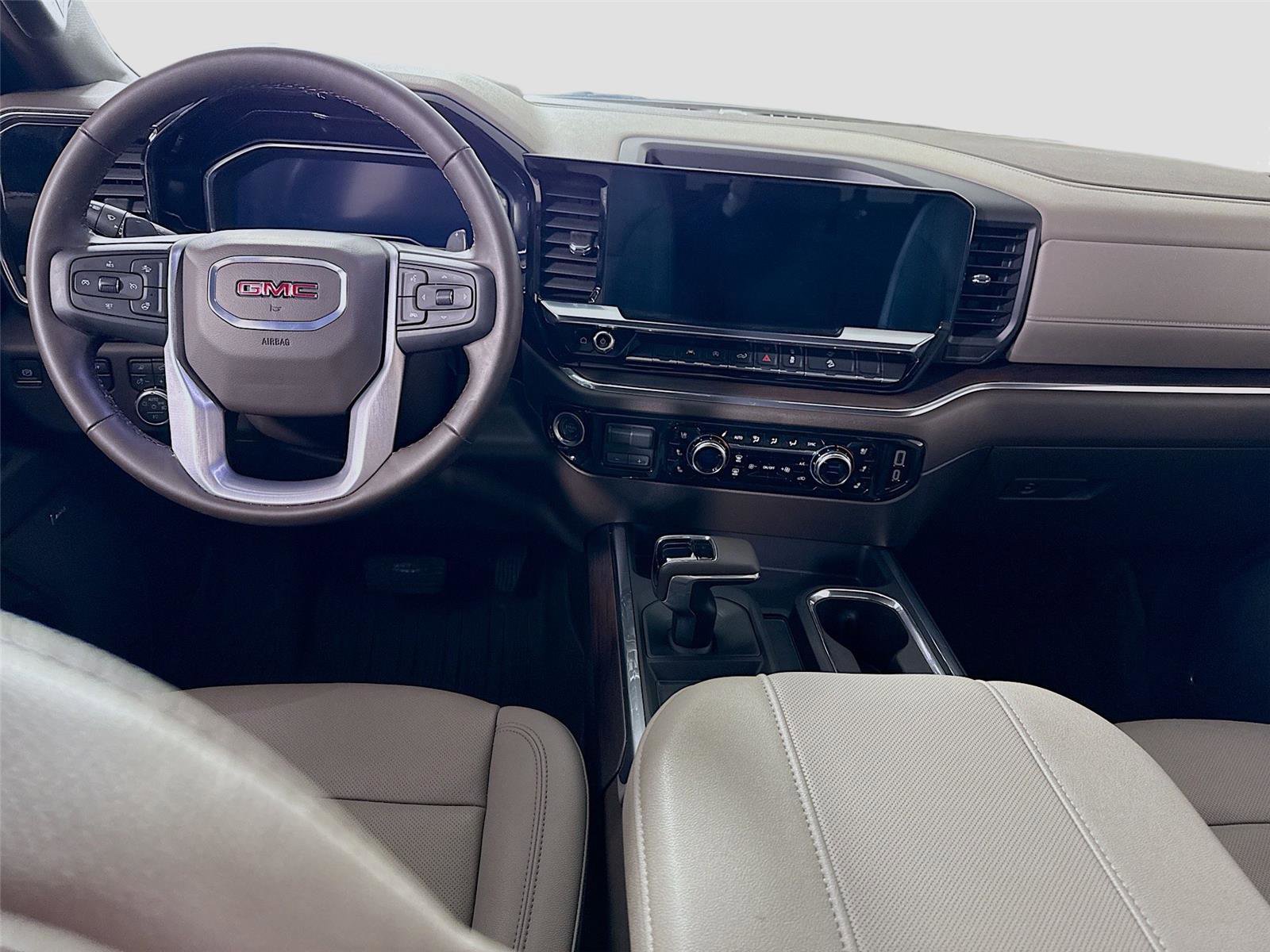 Used 2024 GMC Sierra 1500 SLT image 2