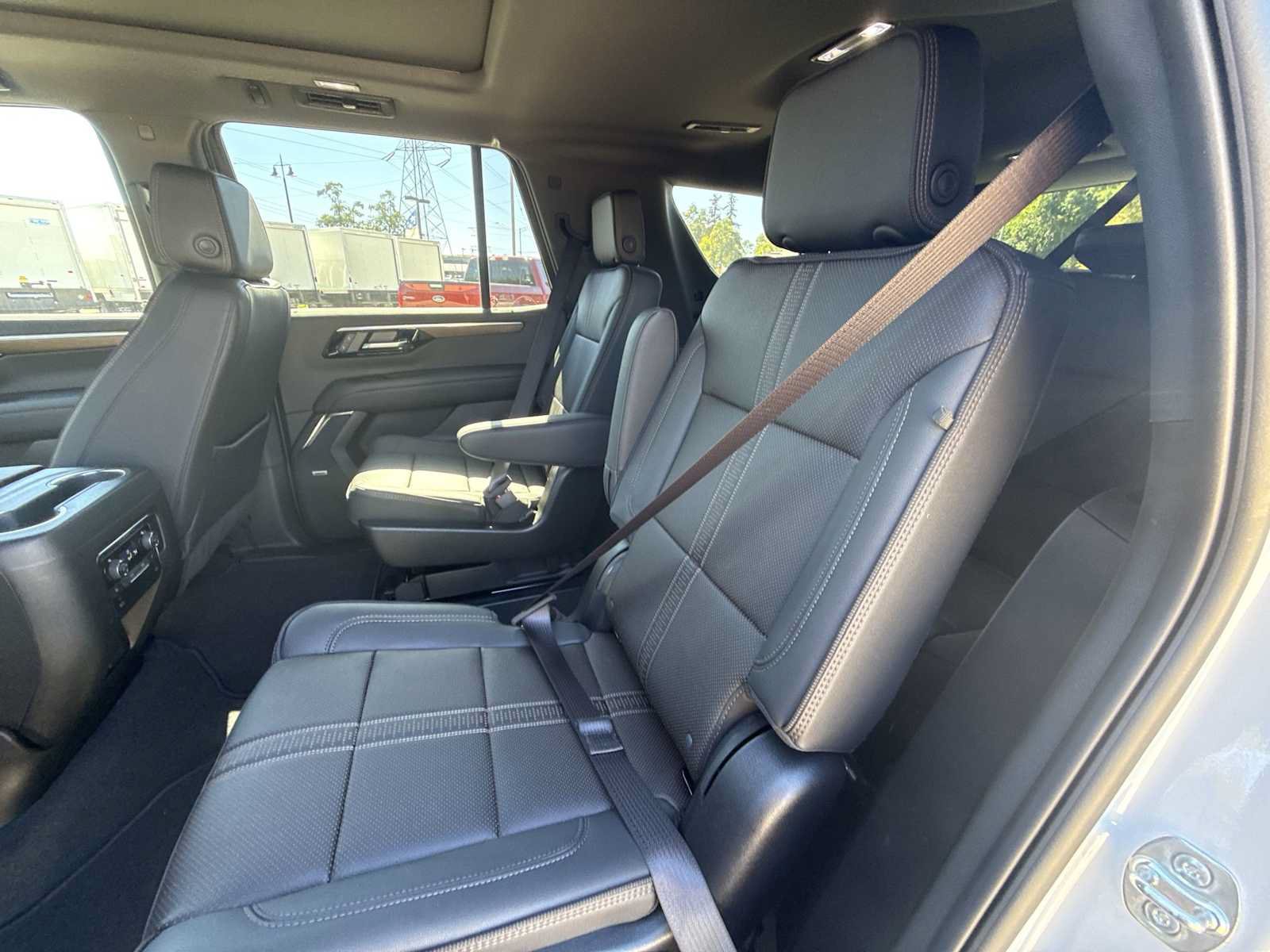 Certified 2025 Chevrolet Tahoe High Country AWD/4WD image 25