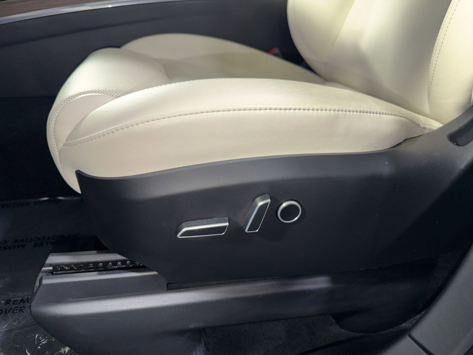 Used 2023 Tesla Model X image 29