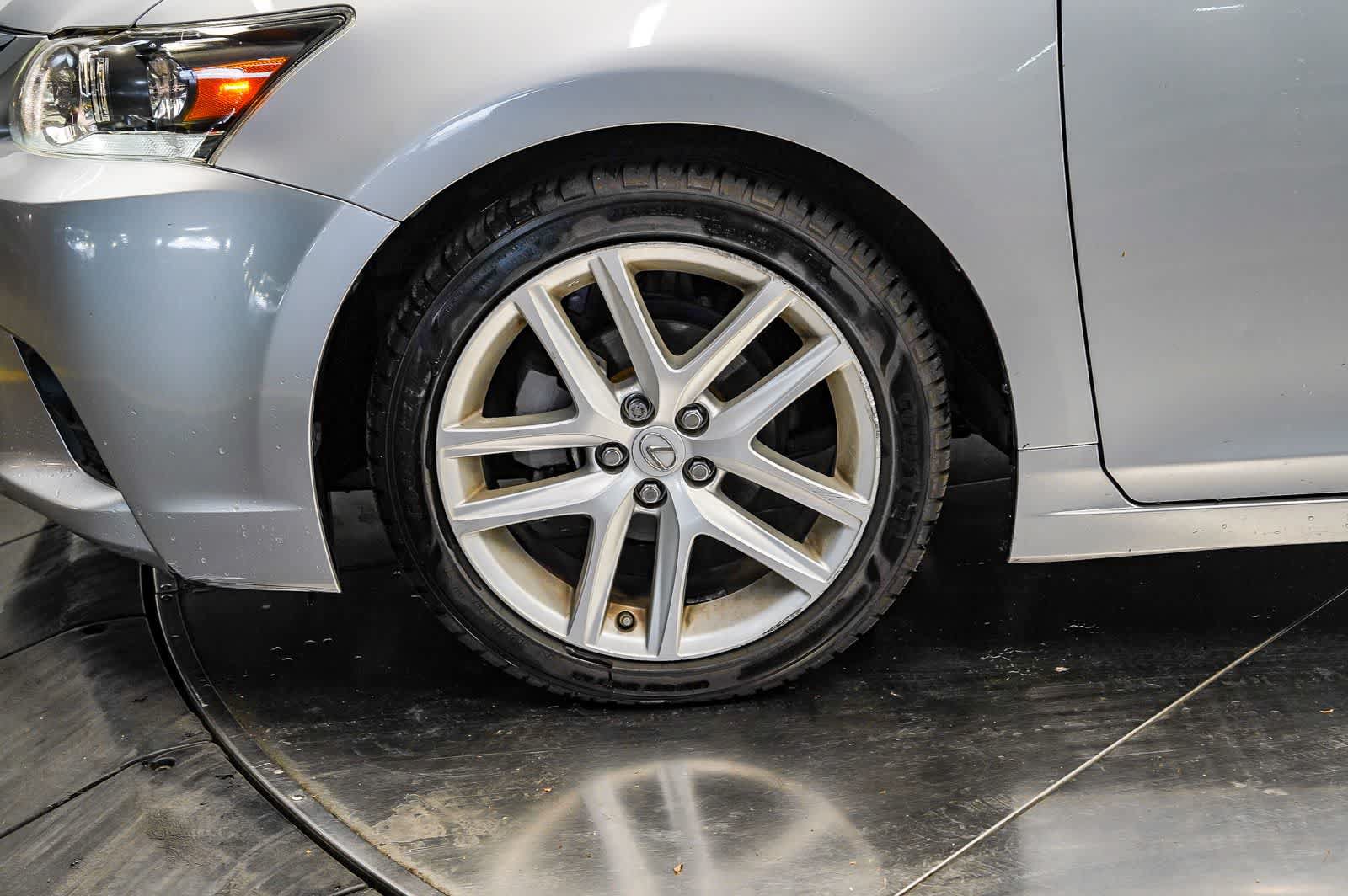 Used 2015 Lexus CT 200h w/ Navigation Package FWD image 9
