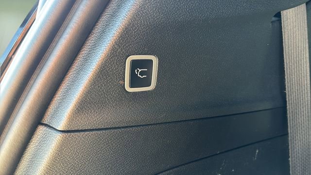 Used 2025 Chrysler Pacifica Select image 41