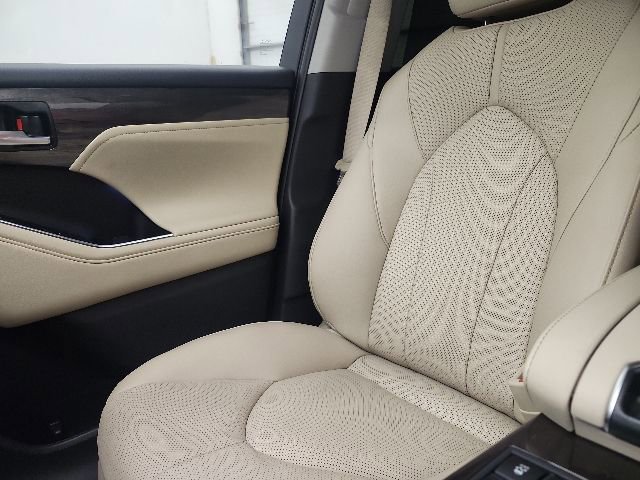 Certified 2025 Toyota Highlander Limited AWD/4WD image 74
