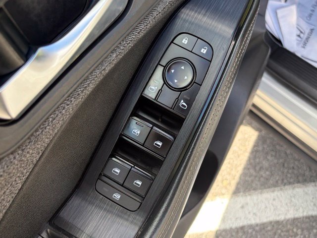 Used 2021 Nissan Rogue SV AWD/4WD image 12
