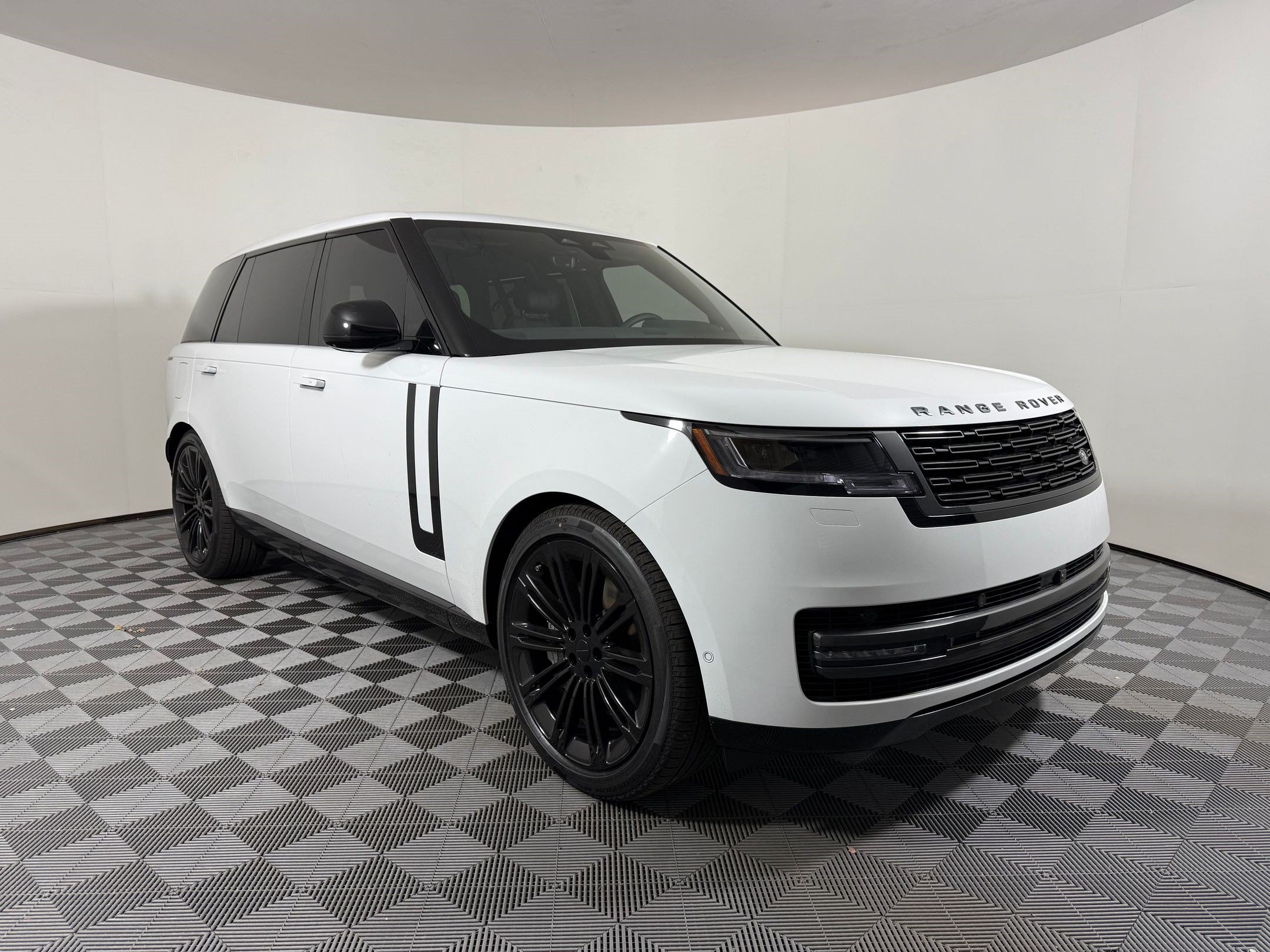 New 2026 Land Rover Range Rover Long Wheelbase SE AWD/4WD image 7