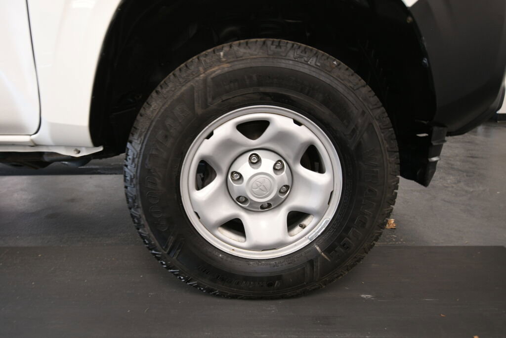 Certified 2022 Toyota Tacoma SR image 26