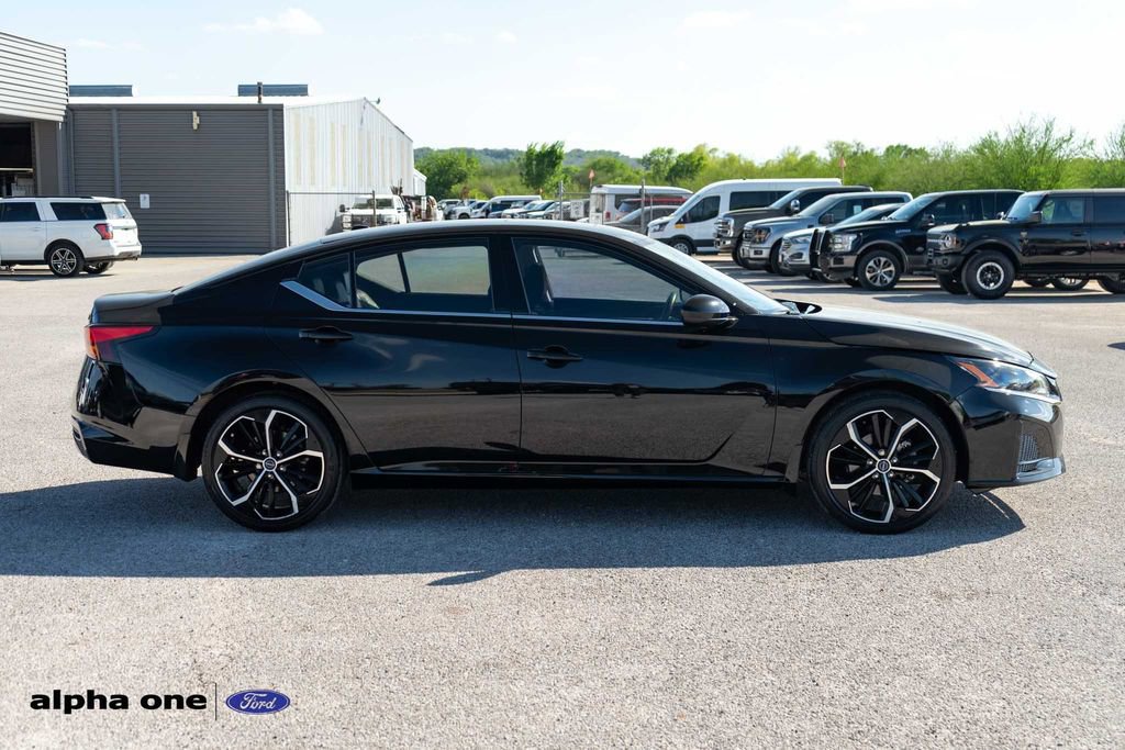 Used 2024 Nissan Altima 2.5 SR w/ SR Premium Package image 4