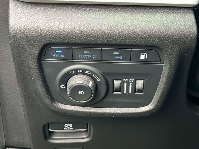 Used 2022 Jeep Grand Cherokee Trailhawk w/ Advanced Protech Group II AWD/4WD image 18