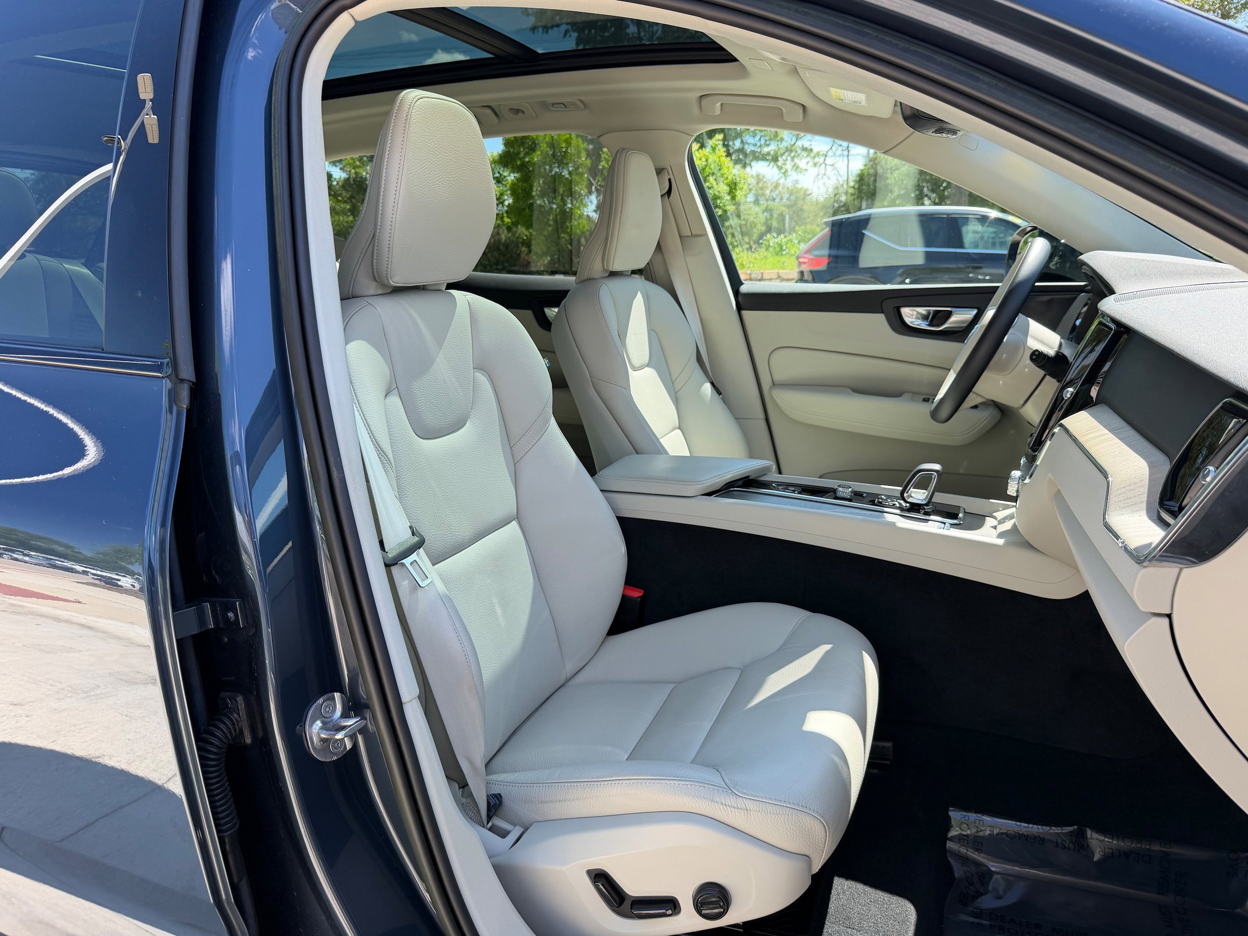 Certified 2023 Volvo XC60 B5 Plus FWD image 10