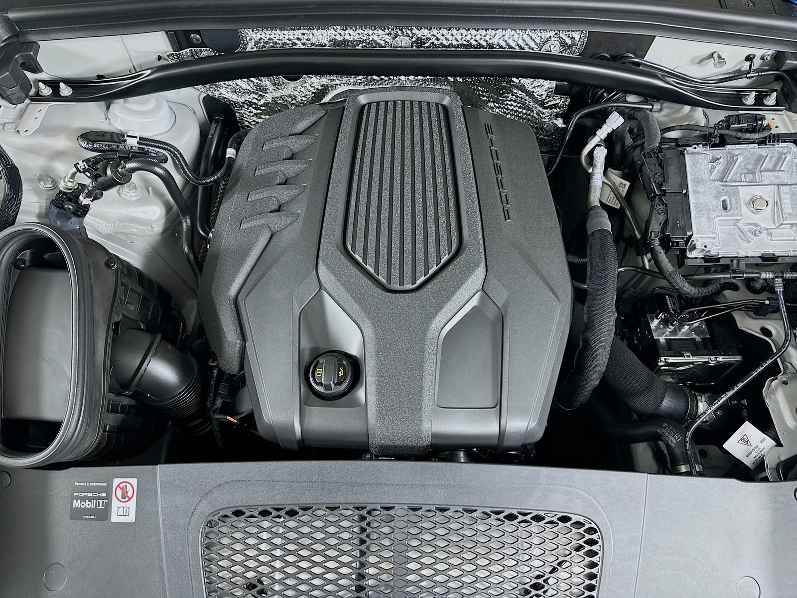 New 2026 Porsche Macan AWD/4WD image 13