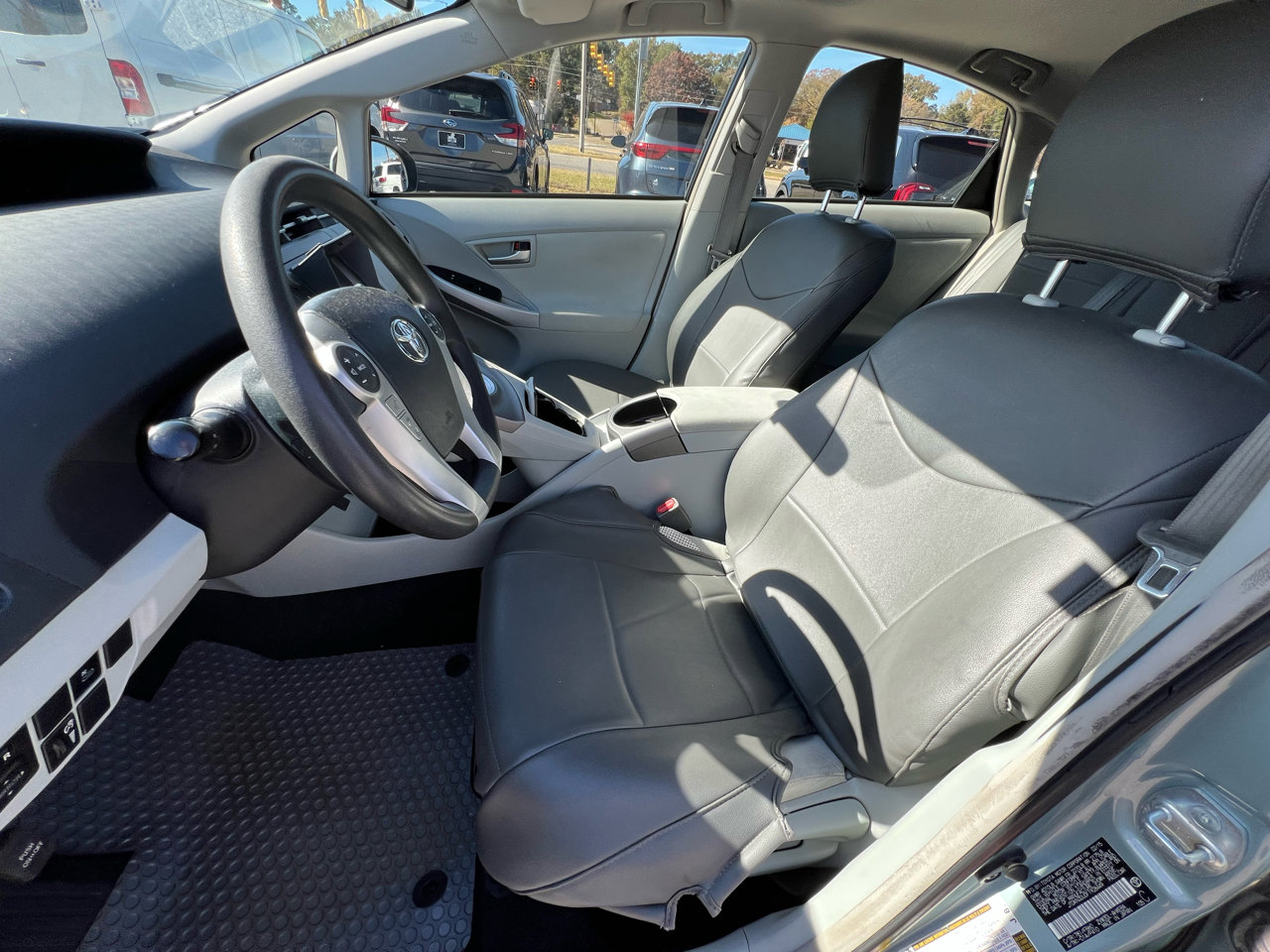 Used 2015 Toyota Prius Five image 21