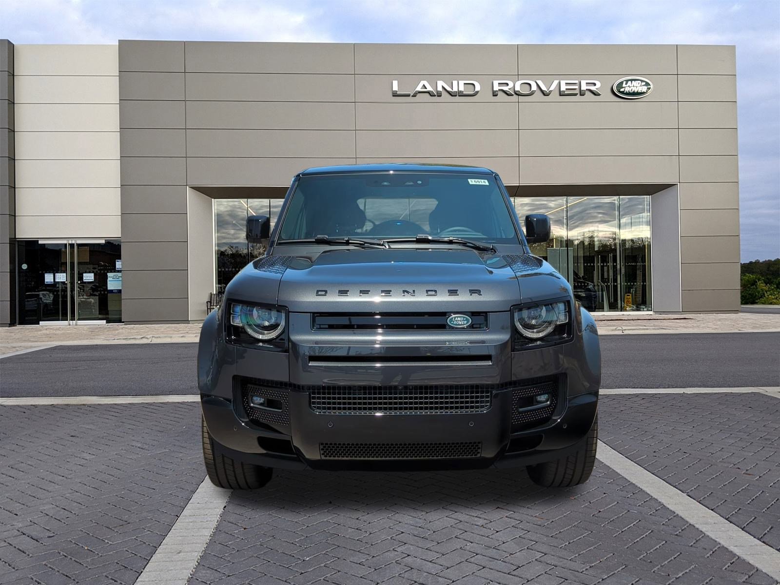 New 2025 Land Rover Defender 110 V8 image 2