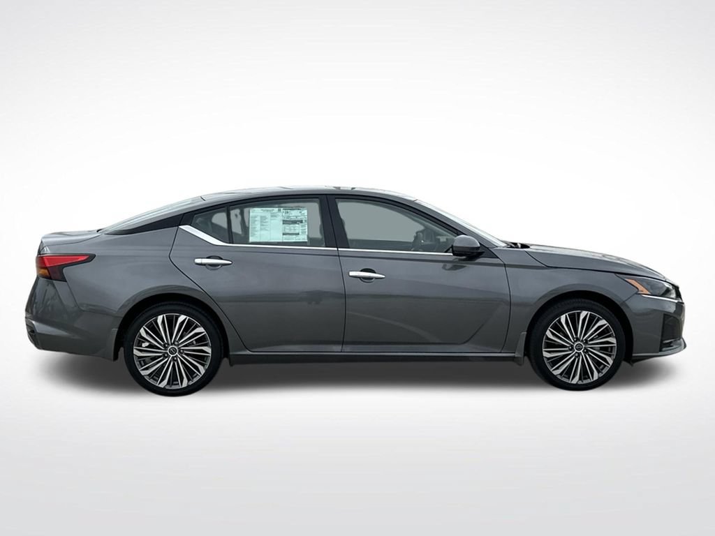 New 2025 Nissan Altima 2.5 SL AWD/4WD image 6