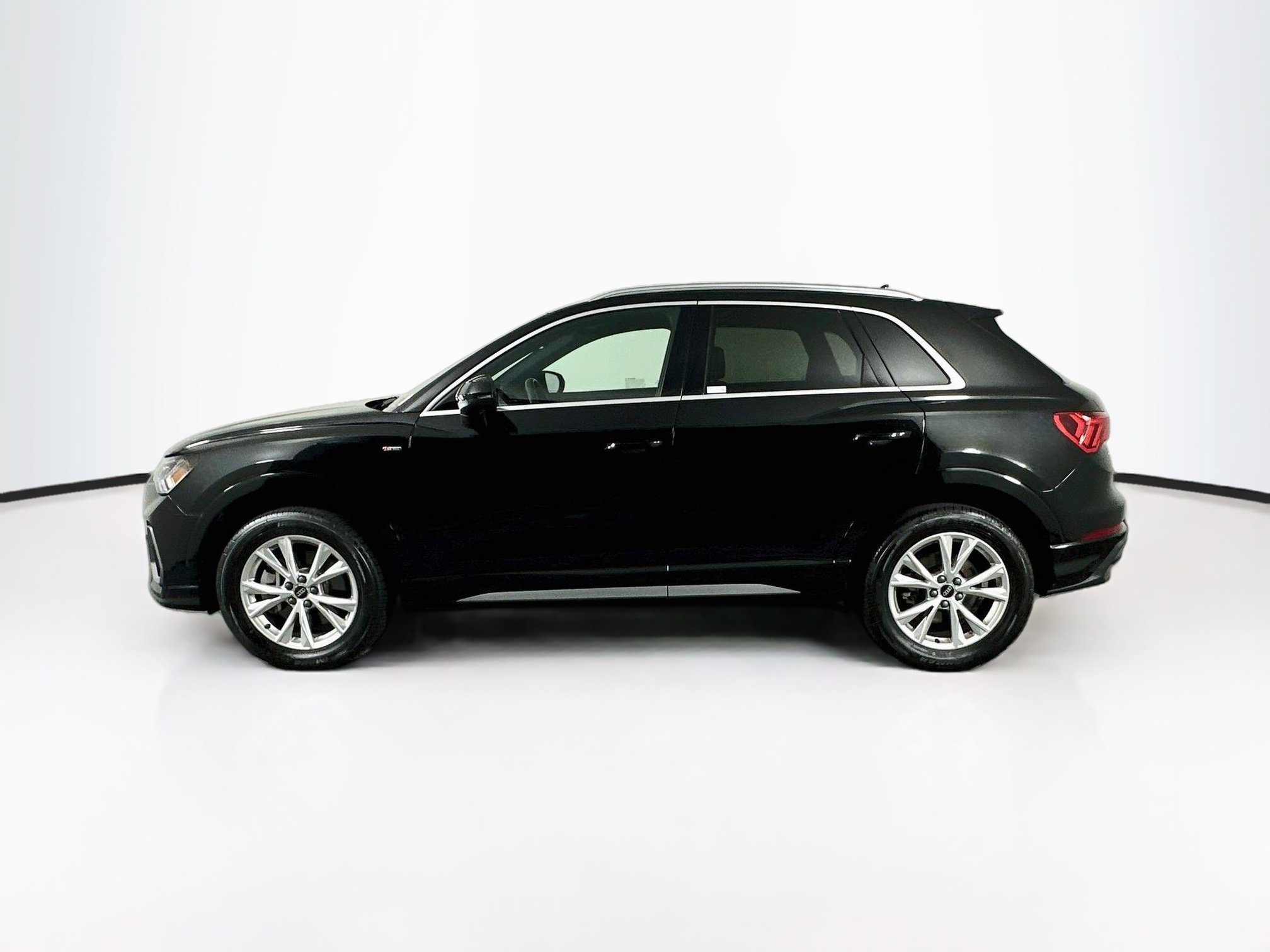 Used 2025 Audi Q3 2.0T Premium AWD/4WD image 4