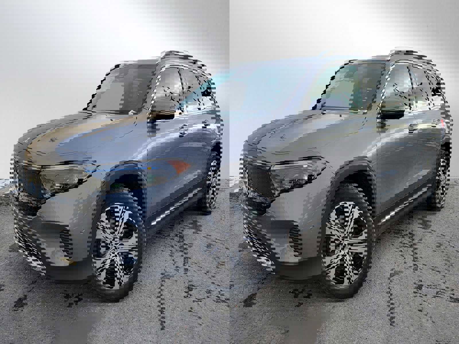 Used 2025 Mercedes-Benz EQB 350 4MATIC SUV image 3