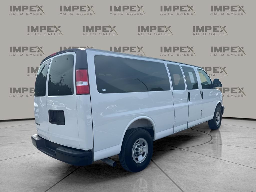 Used 2025 Chevrolet Express 3500 LS RWD image 3