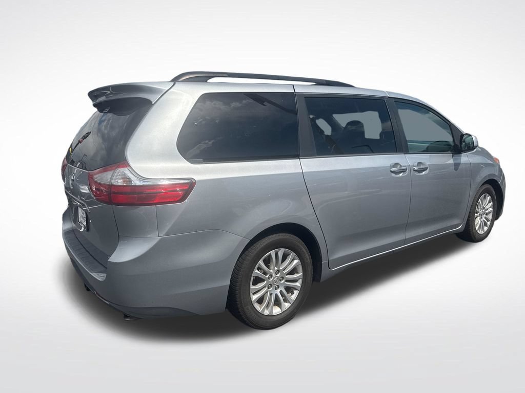 Used 2015 Toyota Sienna XLE FWD image 5
