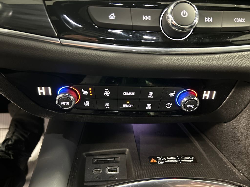Used 2024 Buick Enclave Premium image 19