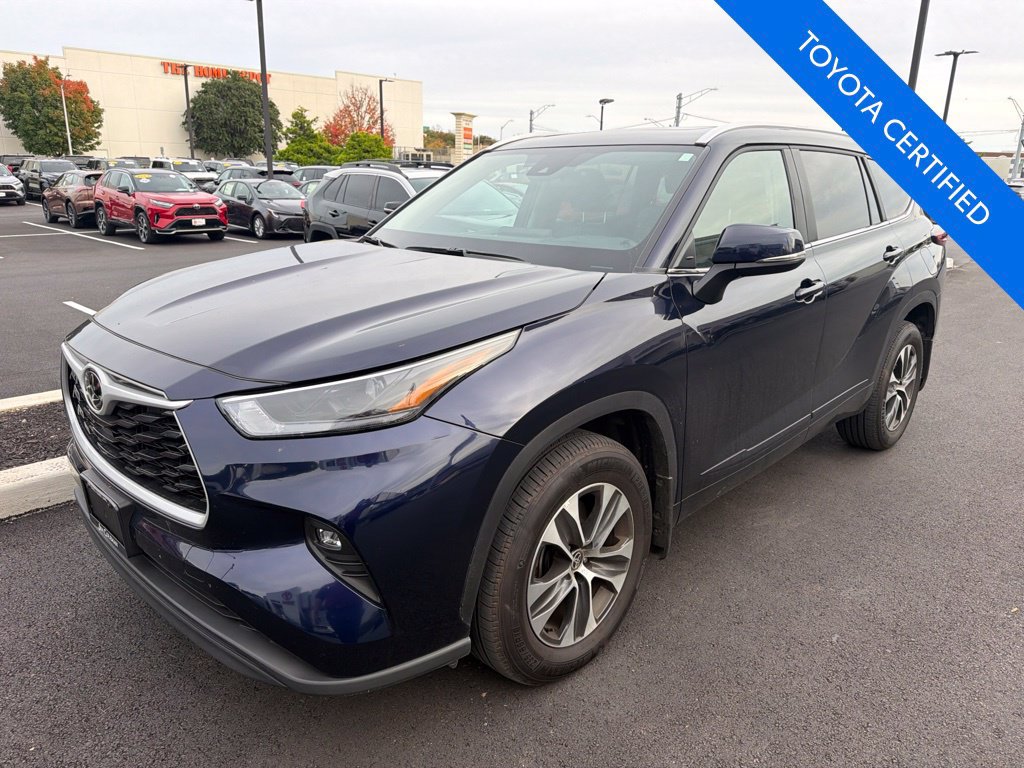 Certified 2025 Toyota Highlander XLE AWD/4WD image 1