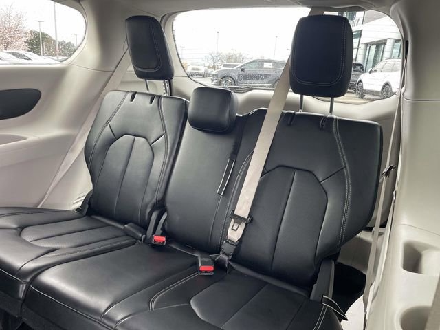 Used 2024 Chrysler Pacifica Touring-L image 26